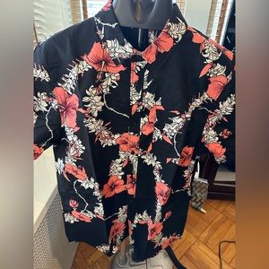 Vans classic fit, short sleeve button down with Hawaiian floral print Large